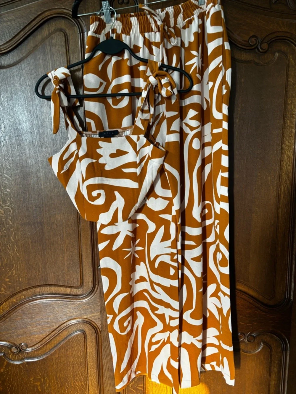 Two piece set - Picture 2 of 10